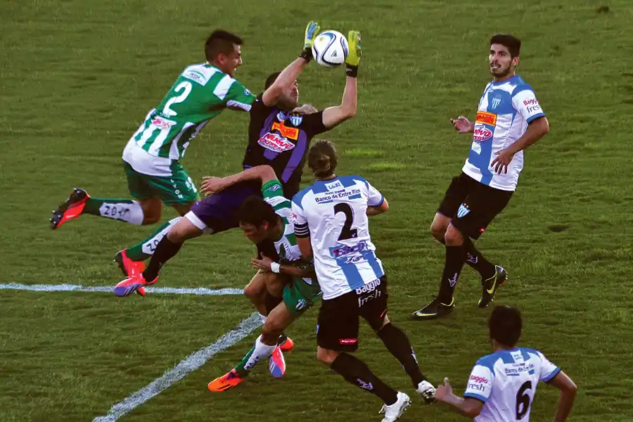 Juventud Unida perdió el invicto en San Luis frente a Sportivo Estudiantes