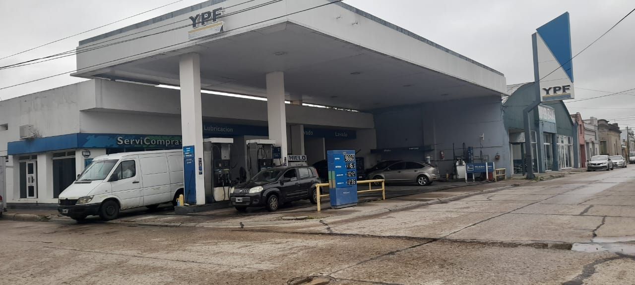 La venta de combustibles en abril fue la más baja en 34 meses, tras un retroceso de 13,7%, el más fuerte en tres años y medio