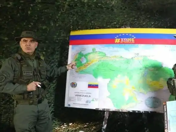 Vladimir Padrino López: "La
FANB y el pueblo se preparan para defender la patria"