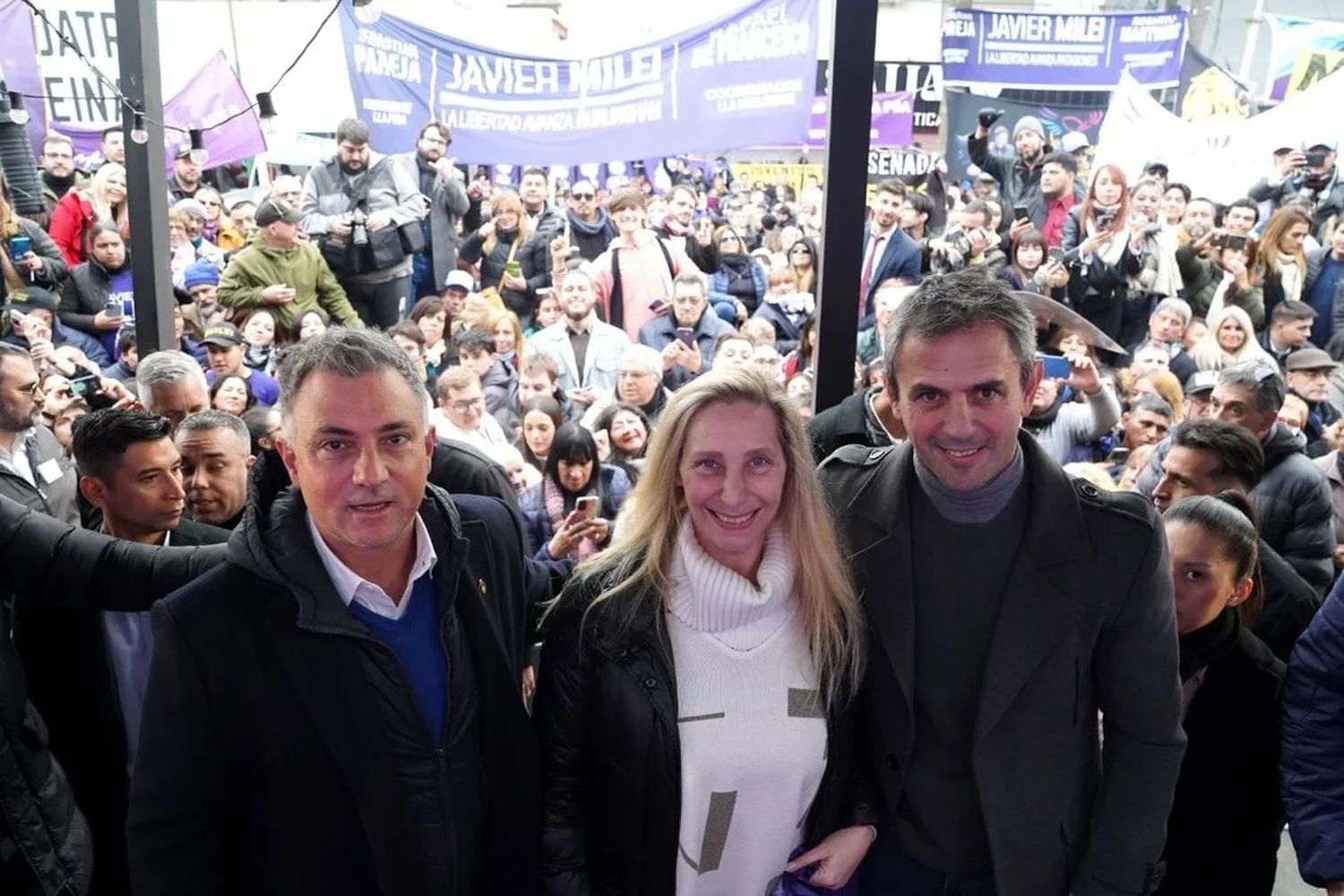 Sebastián Pareja, Karina Milei y Martín Menem, en Morón.