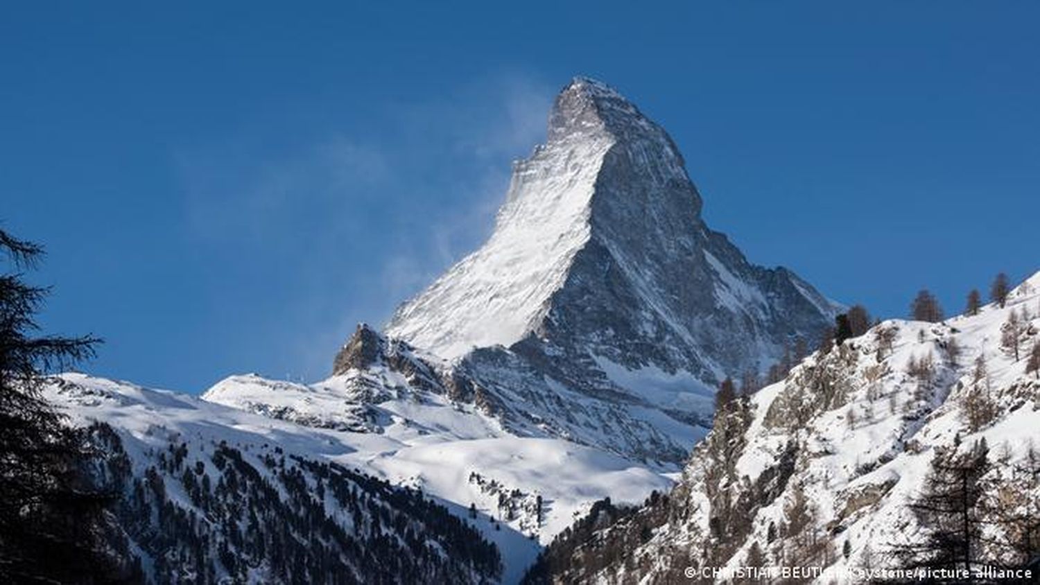 Hallan los restos de un alpinista que desapareció hace 32 años en los Alpes suizos