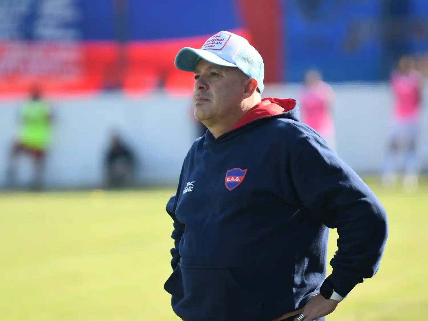 Marcelo Vazquez, con el buzo de Güemes de Santiago del Estero