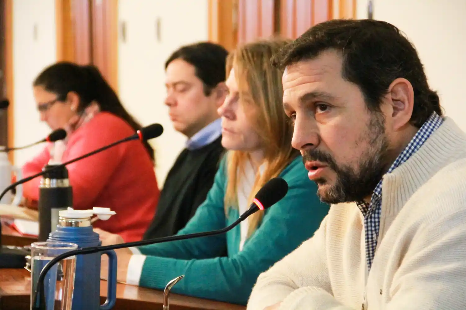 La Política en tiempos de Whatsapp: "Juan Boari te eliminó del grupo"