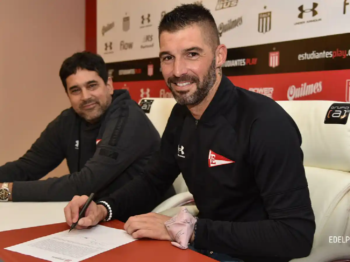 Andújar seguirá en Estudiantes hasta diciembre de 2022