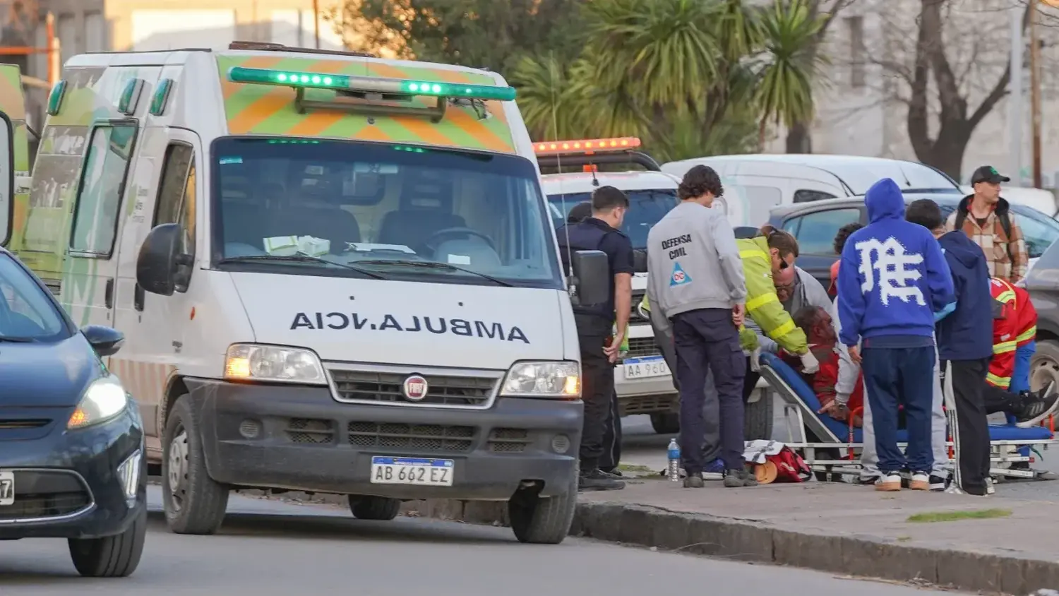 El hombre fue asistido en el estacionamiento de avenida 59 y luego derivado a la guardia del Hospital Municipal