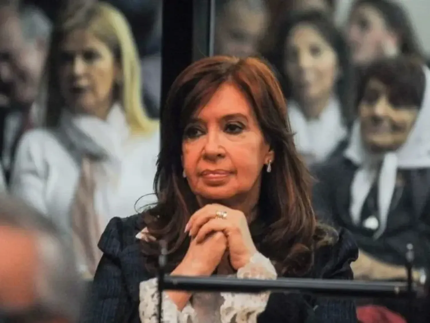 La Corte confirmó la condena de Cristina Fernández de Kirchner a 6 años de cárcel y la inhabilitación perpetua para ejercer cargos públicos.