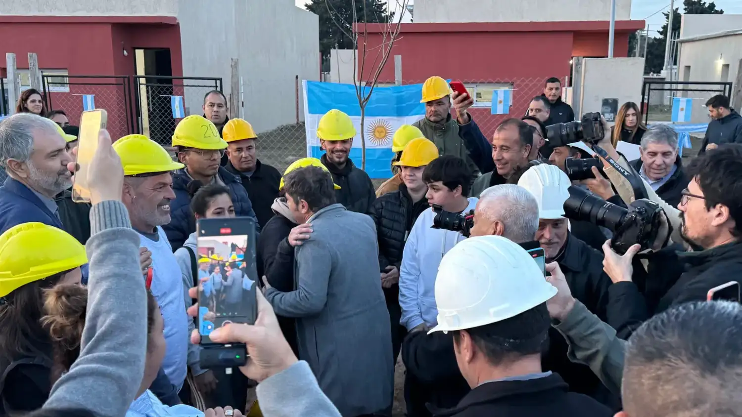 Kicillof en barrio Güemes