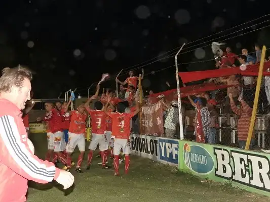 Con lo justo, Central Larroque festejó ante Juventud Urdinarrain