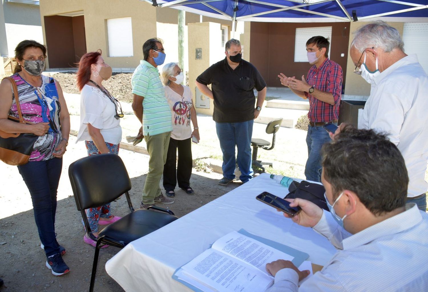 Compromiso del Instituto de la Vivienda para construir 25 casas del barrio de los municipales