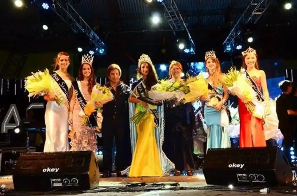 Milagros fue electa Miss Simpatía en la Fiesta Nacional del Lago