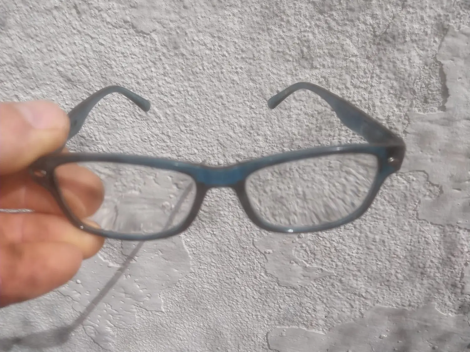 Hallaron lentes recetados y buscan a su dueño