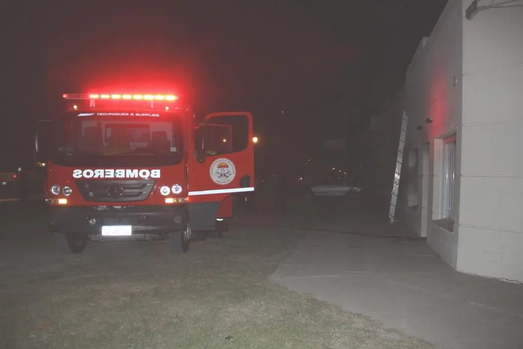 Bomberos acudieron a un incendio en Avenida Caseros