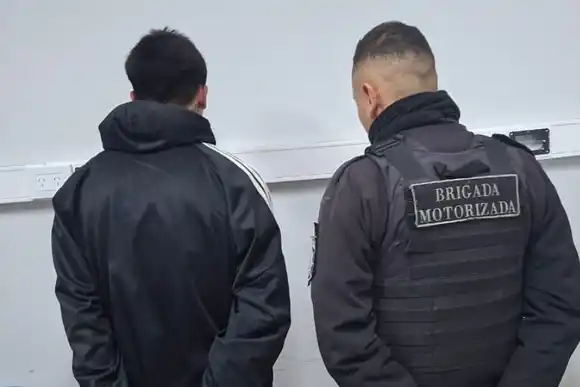 Sorprendieron a delincuentes que asaltaban un camión con acoplado en Circunvalación y hay un detenido