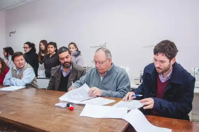 Se firmó un convenio entre la Técnica Nº 2 y la Municipalidad
