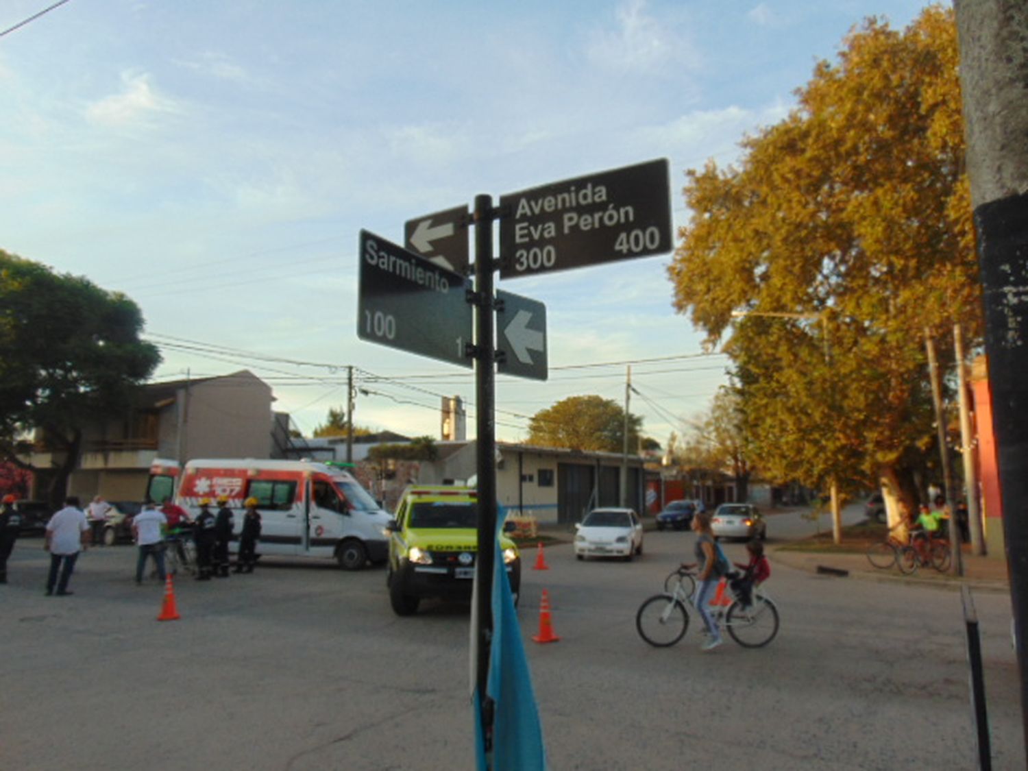 Se tocaron en bicicleta y una mujer terminó en el hospital 