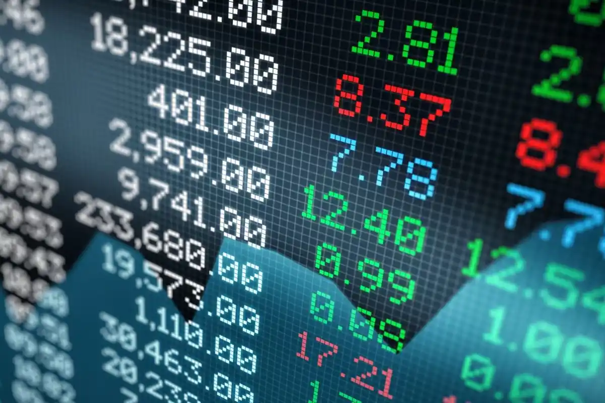 El riesgo país baja 1,3%, o 10 unidades, perfora las 800 unidades y perfora los 790 puntos básicos, según la medición de J.P. Morgan.