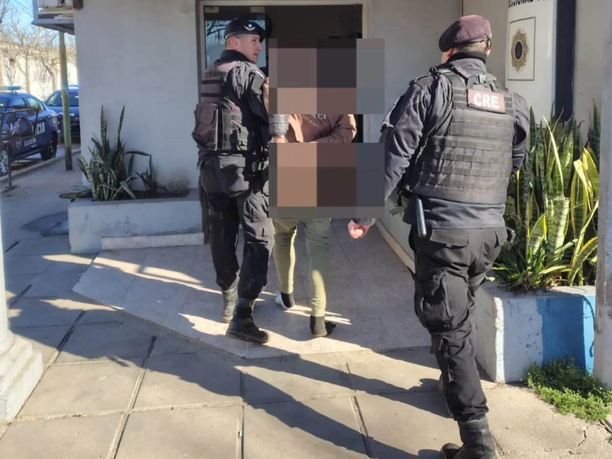 Detuvieron a un joven tras ingresar a una vivienda y agredir a la policía en barrio Barranquitas de Rafaela