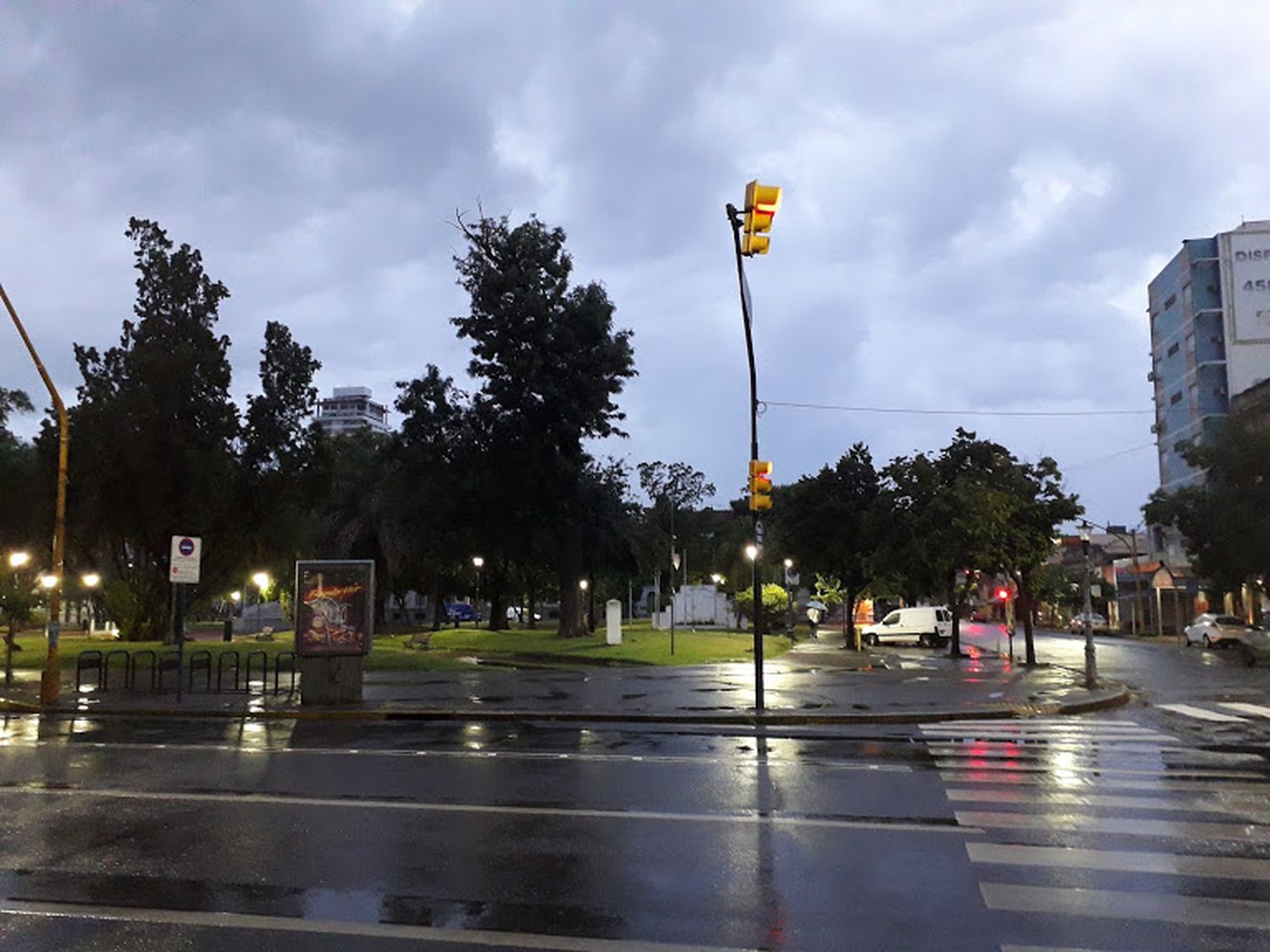 Jornada con lluvias y tormentas en la ciudad de Santa Fe