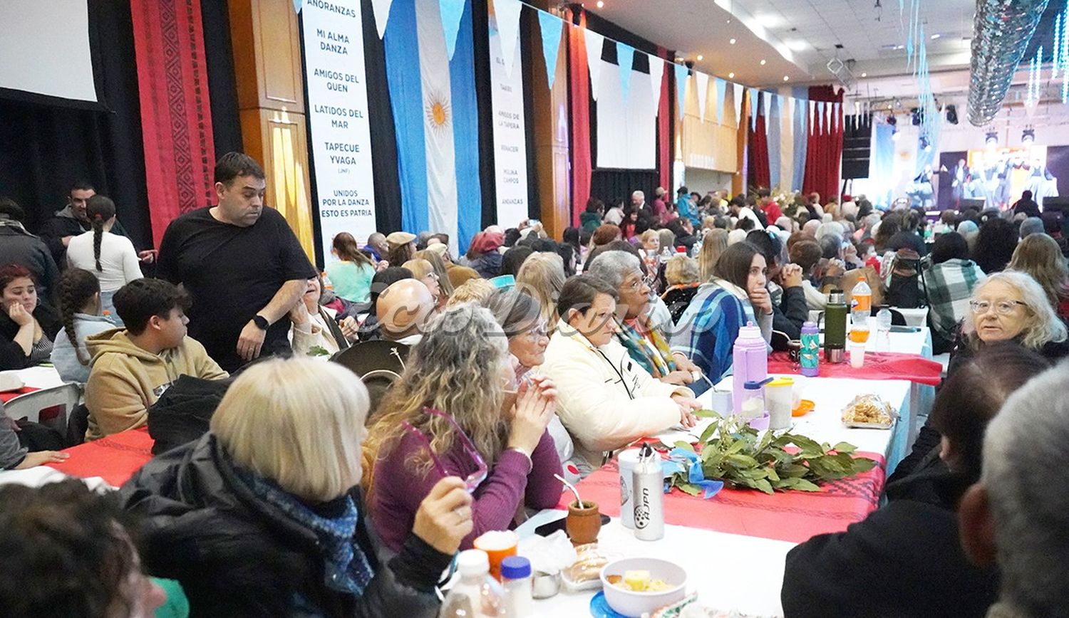 Público. Colmó el salón de fiestas del Centro Vasco en el encuentro folclórico