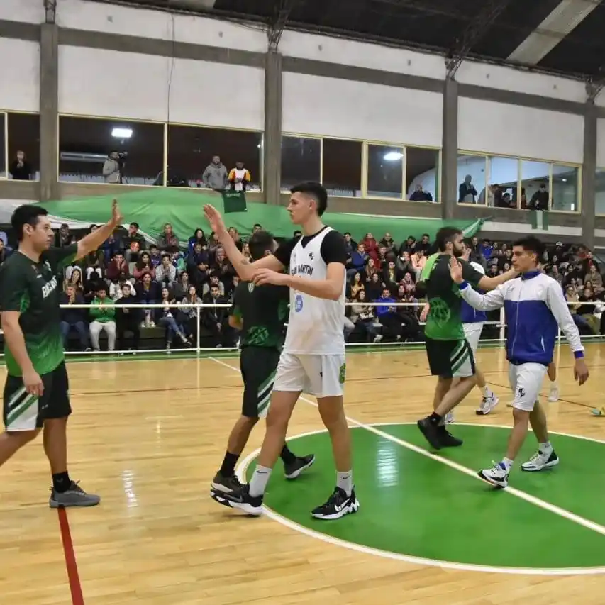 Insólito: una espectadora arrojó gas pimienta y se suspendió el partido entre Bancario y San Martín de Curuzú