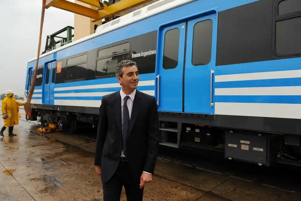 Randazzo recibe los trenes 0km que completan flota de la línea Mitre