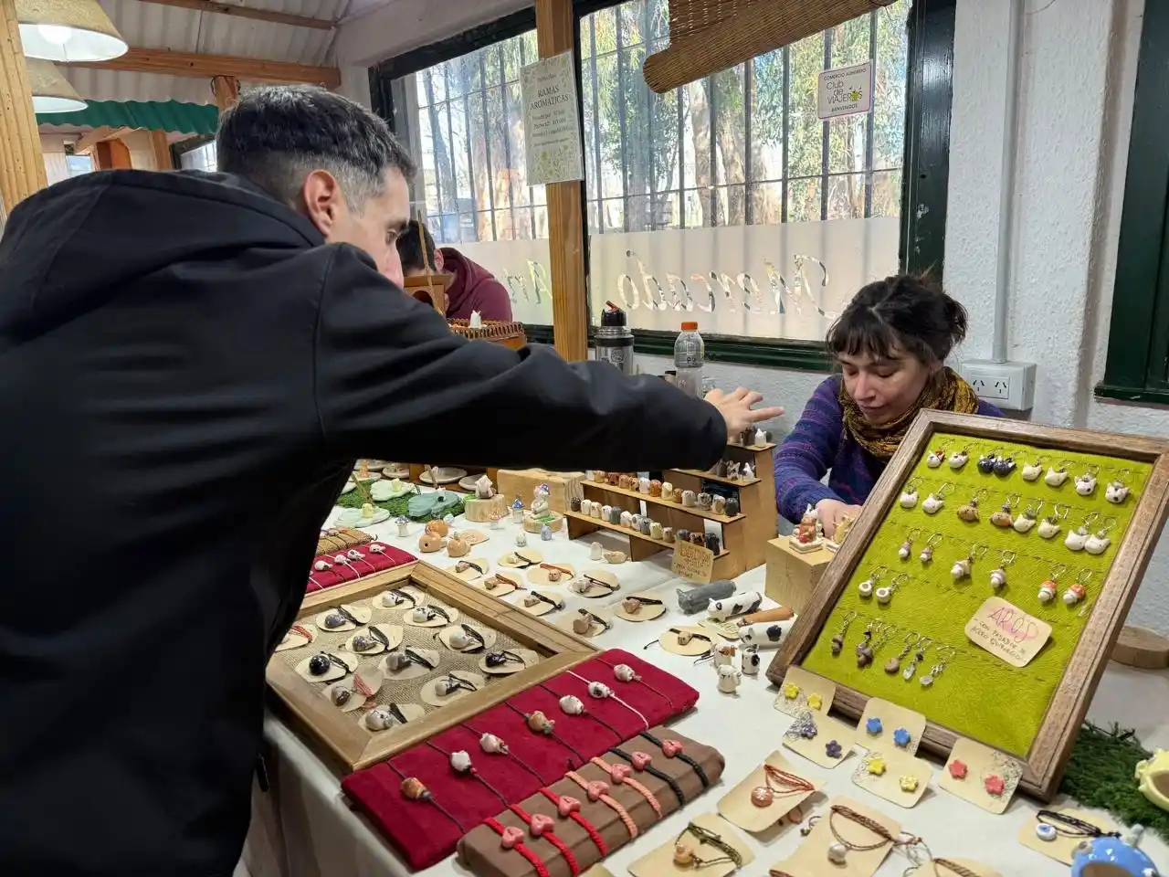 El Mercado Artesanal del Dique cuenta con más de 30 productores locales e invitados.