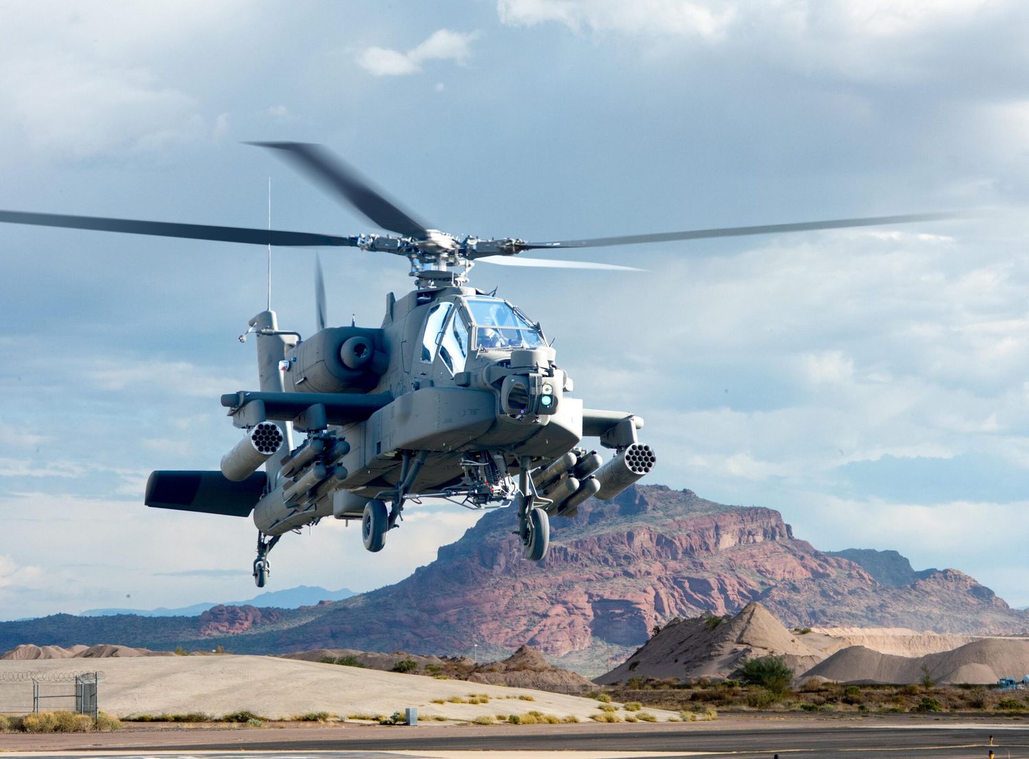 Boeing contratada para producir 184 helicópteros AH-64E Apache