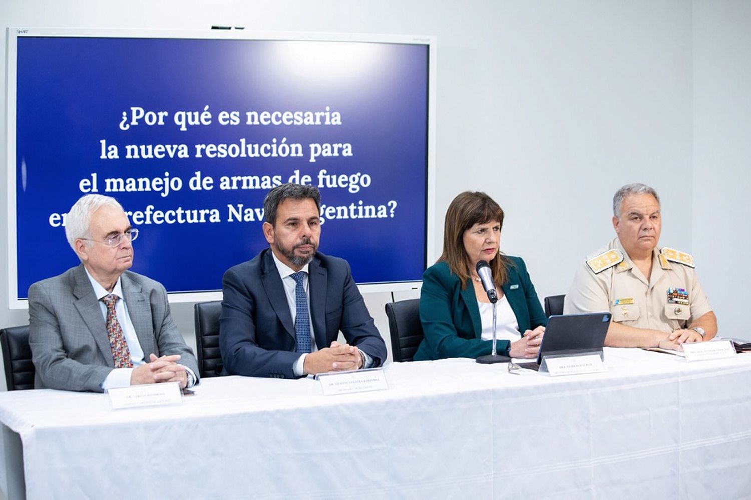 La ministra Patricia Bullrich encabezó la presentación del protocolo sobre el uso de armas.