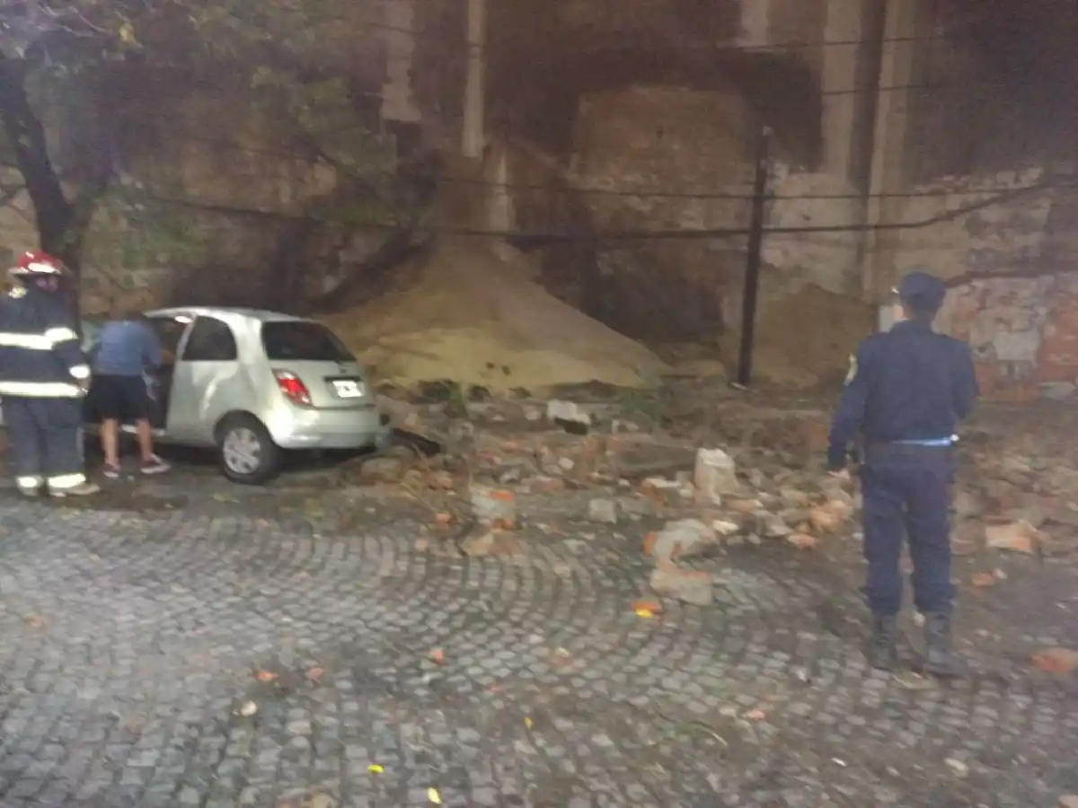 Se desmoronó una pared de contención de los silos céntricos: no habría heridos