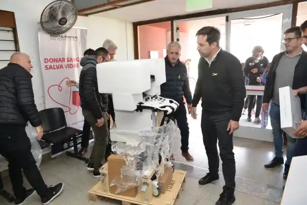 El Ministro de Salud de la Provincia entregó un Ecógrafo para el Hospital Municipal de Chascomús