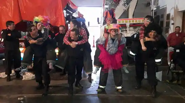 Los Bomberos vivieron un día especial con sus hijos en el cuartel 