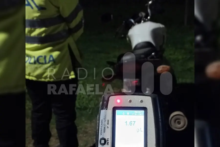 Atraparon a un motociclista que conducía por la RP 70 muy alcoholizado en su motocicleta