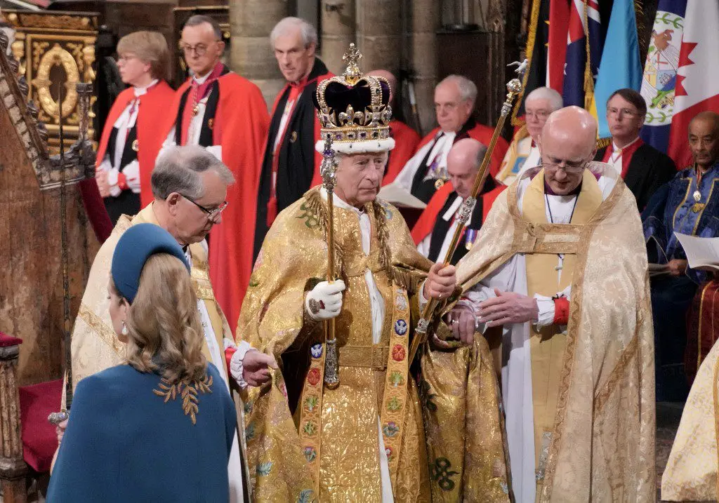 ¡HISTÓRICO! A los 74 años Carlos III es coronado en Londres (+FOTOS)