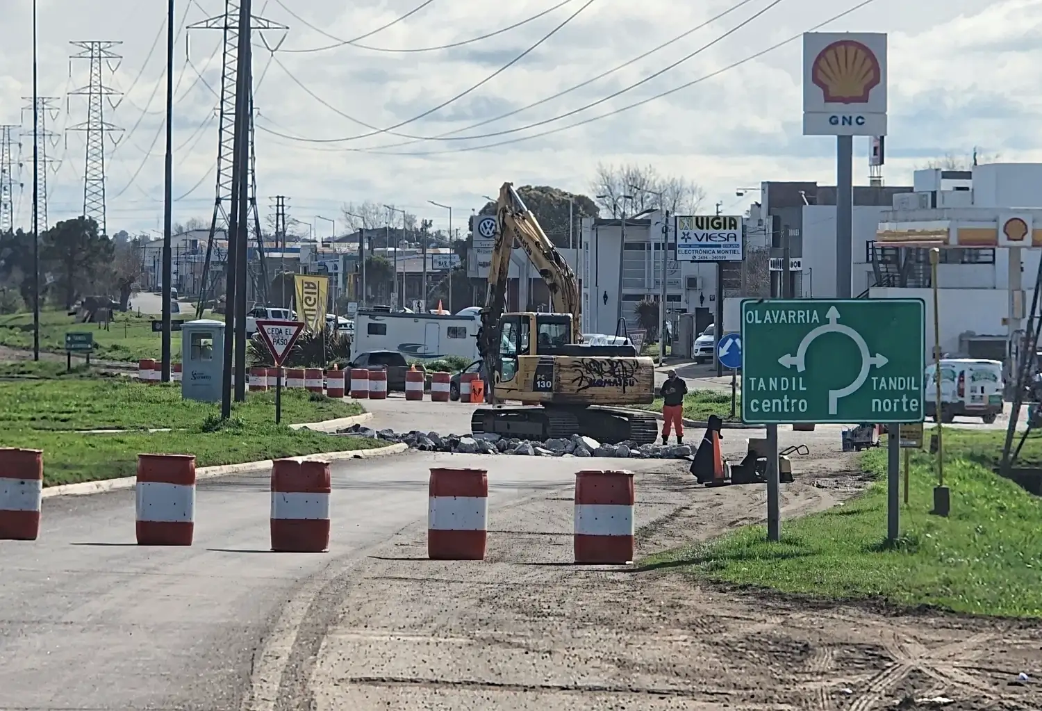 Corresur inició los trabajos de repavimentación en la rotonda de Espora y Actis, una intervención que demandará cerca de un mes.