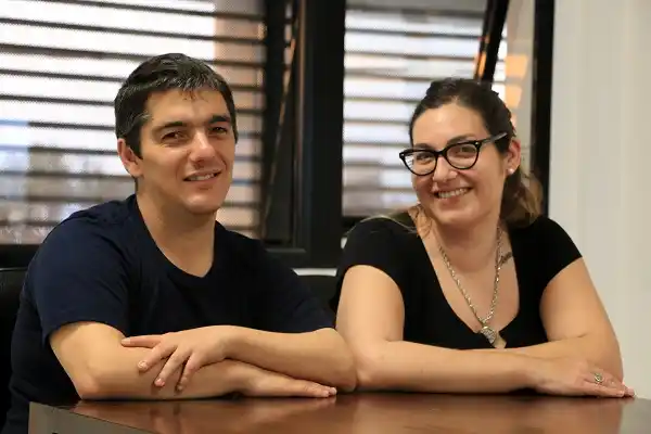 AMOR DE HERMANOS: cuando las ganas de ser felices se imponen a las adversidades 