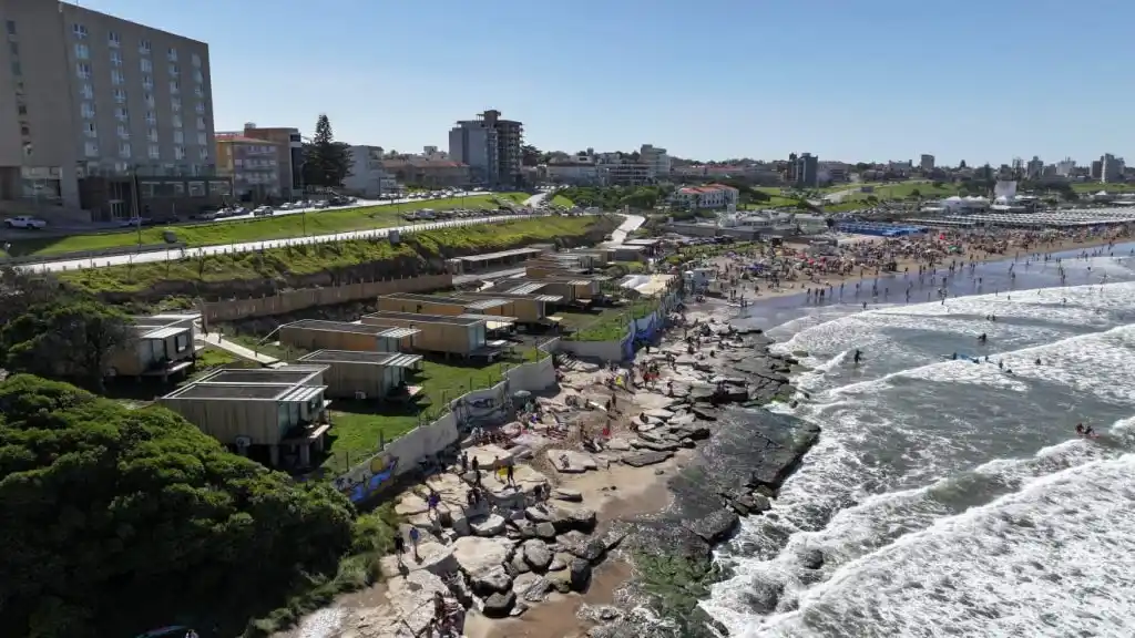 Los bungalows están a pasos del mar.
