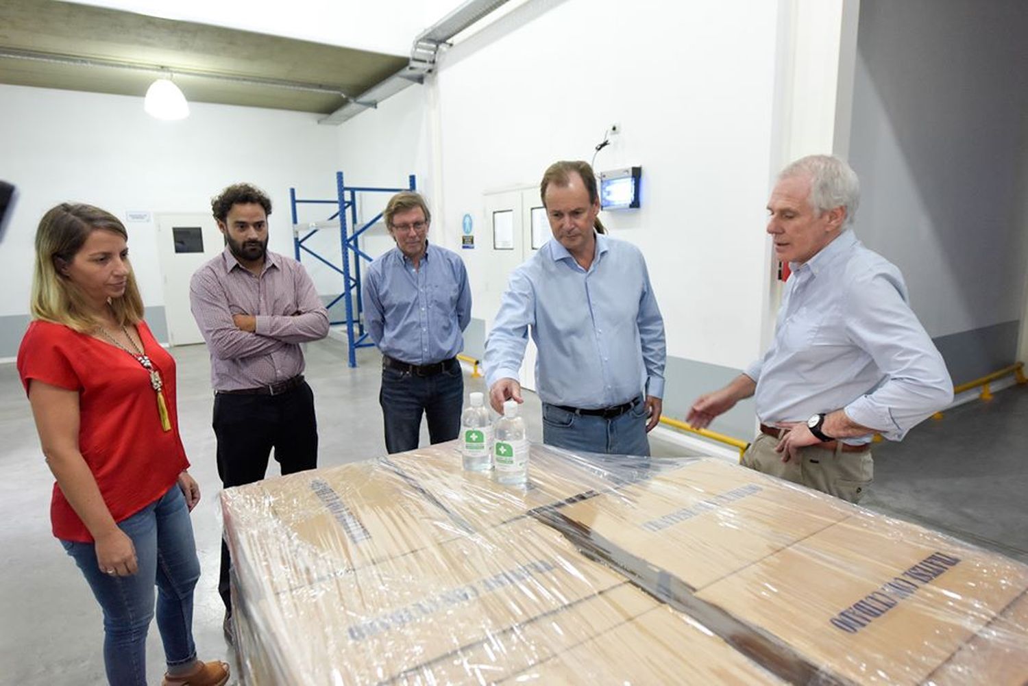 Se concretó la primera entrega de alcohol en gel encargado por la provincia