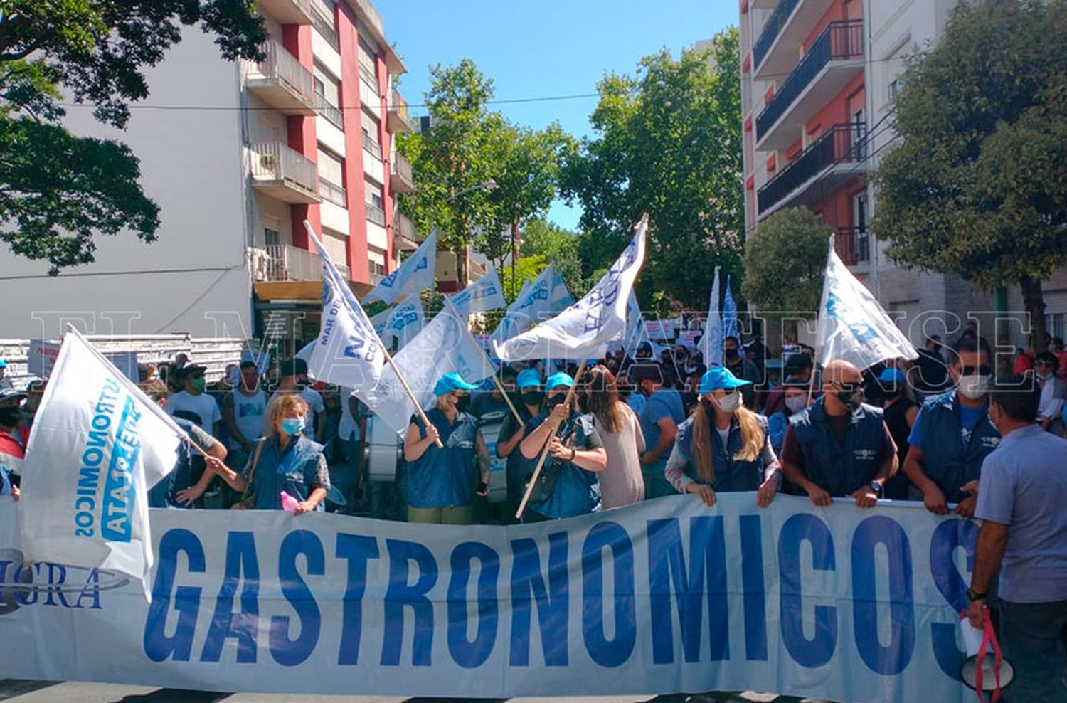 Ruidosa manifestación de gastronómicos en reclamo de un aumento salarial