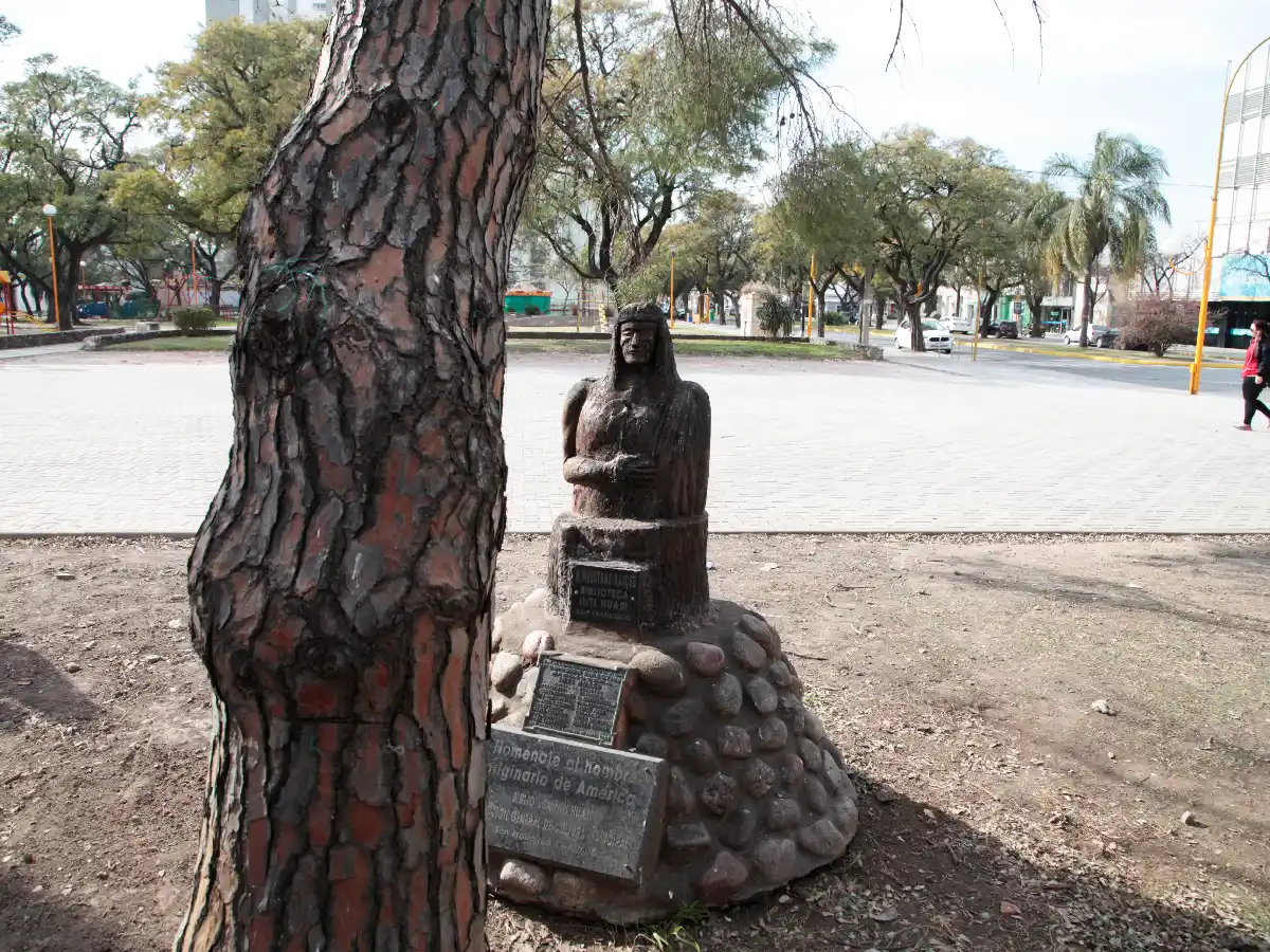 La “excultura” bastardeada que yace en la Plaza Cívica