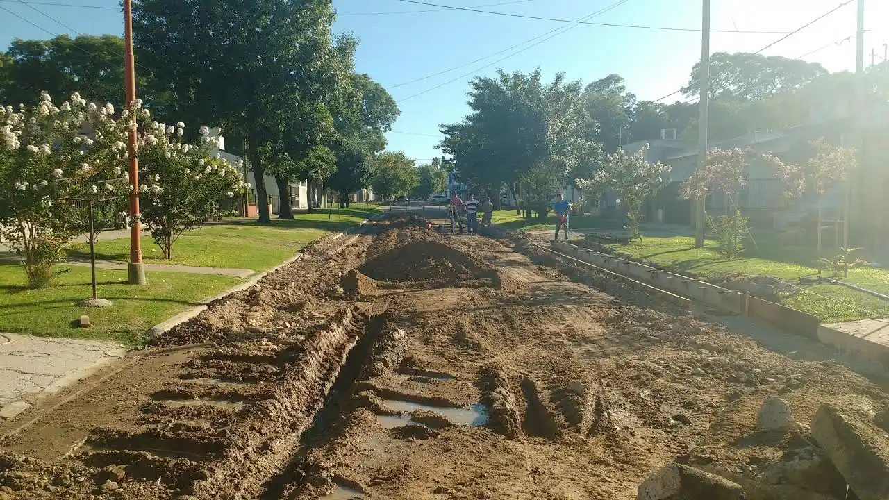 Comenzaron los trabajos para pavimentar calle Independencia