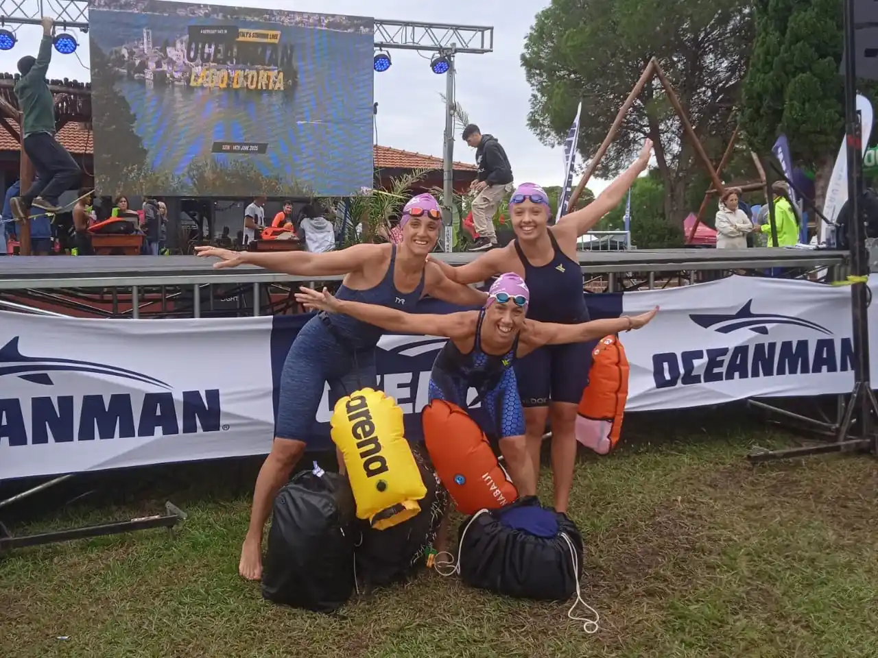 Laura Calderón, Julieta Falaschini y Emilia Tosoni - Oceanman - 2