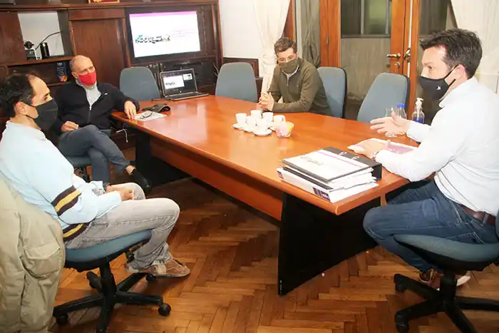 Rojas presenta el anteproyecto de reconstrucción del Casino a distintos sectores