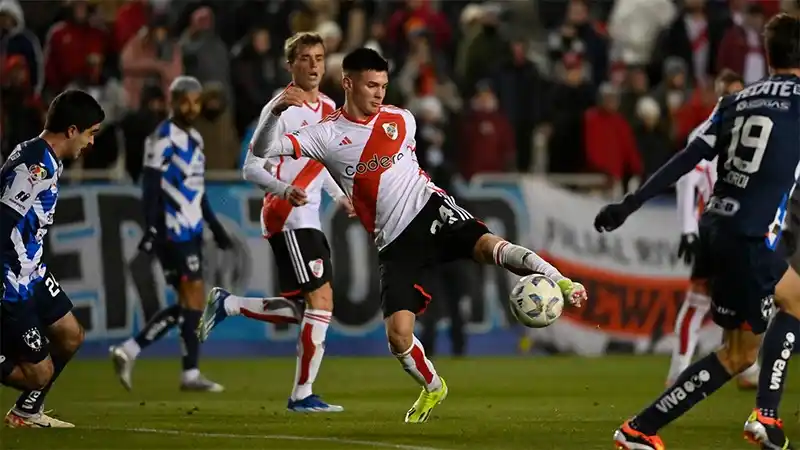 El azuleño de 16 años, Franco Mastantuono, la apuesta juvenil de River: El fino enganche que dejó el tenis por el fútbol