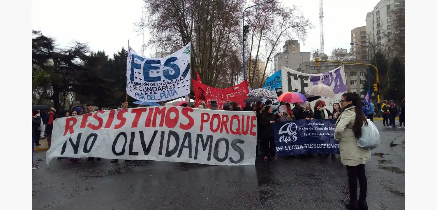 Marplatenses marcharon por el aniversario de La Noche de los Lápices