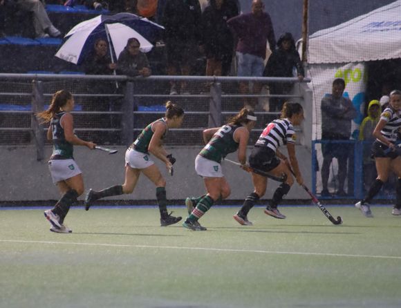 La final del hockey local se suspendió por lluvia y terminará el lunes