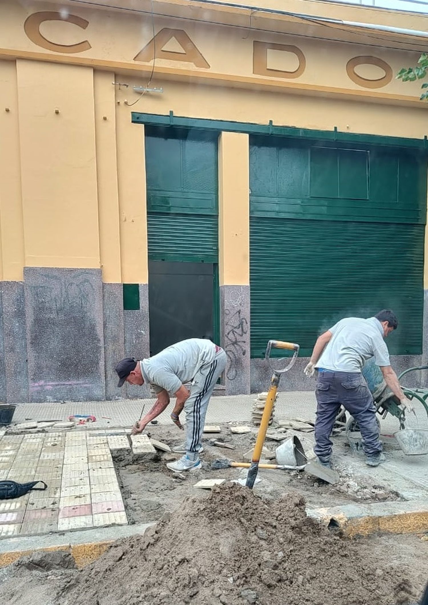 Avanzan las obras de refacción en el Mercado Municipal.