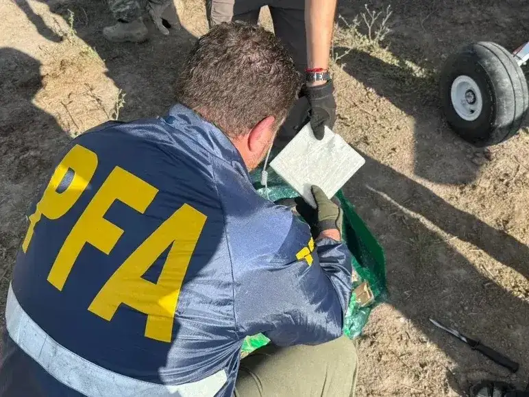 Secuestraron más de 400 kilos de cocaína en una avioneta
