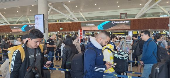 Currency Exchange Controversy at Santiago Airport Sparks Criticism Over Exploitative Rates