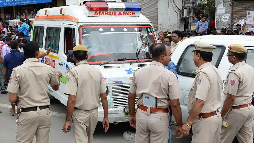 India: 50 muertos tras atropellar un tren a una multitud