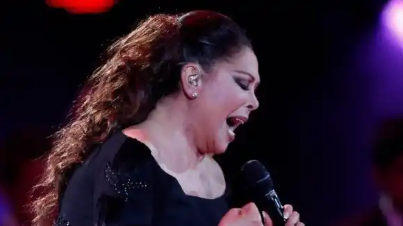 Isabel Pantoja despide a Doña Ana, su madre